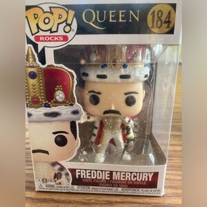 9 piece set NIB Queen Pop Rocks